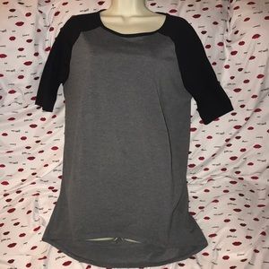 LuLaRoe XS black and grey top 💕